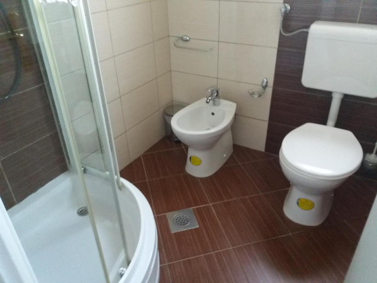 Apartmani Lana 布罗达里卡 外观 照片